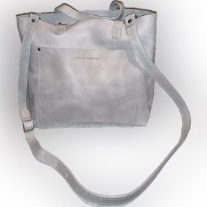 Portland Leather Goods Classic Medium Crossbody Tote in 🦄 Beluga